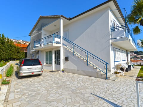 Apartment 1826