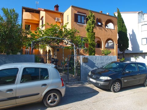Apartment 1775
