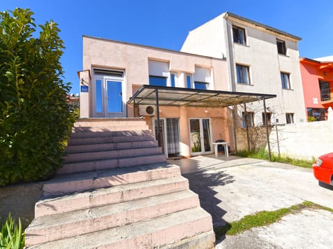 Apartment 1562