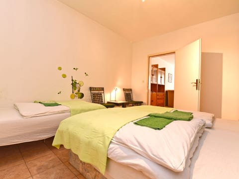 Apartment 1562