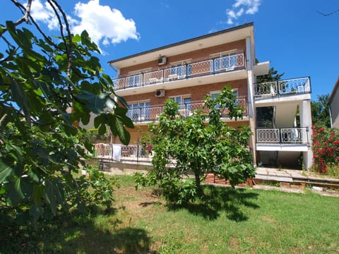 Apartment 74