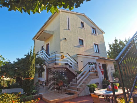 Apartment 1227