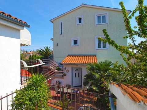 Apartment 1227