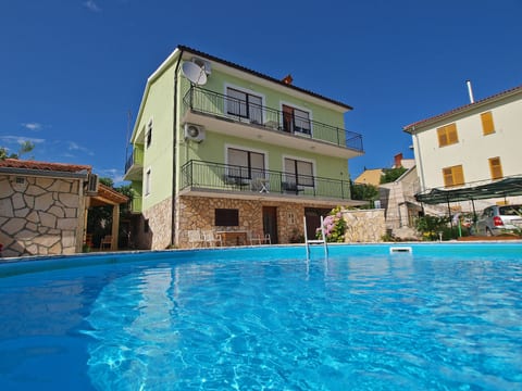 Apartment 1056
