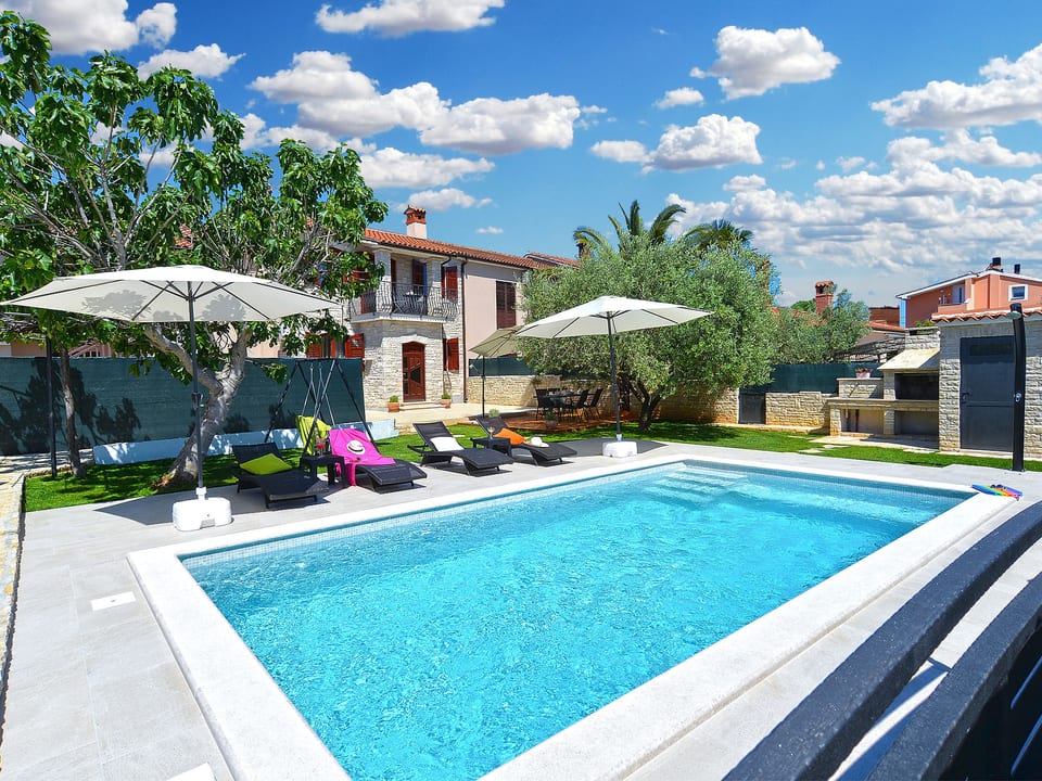 House 989 - Galižana
