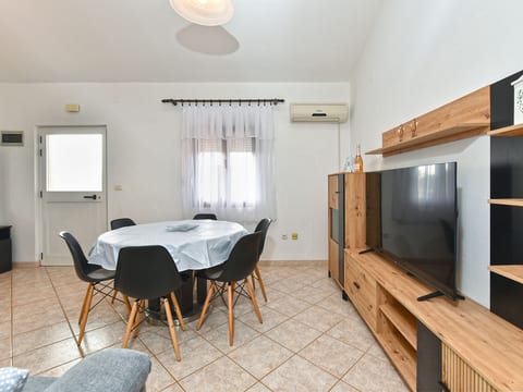 Apartment 1858