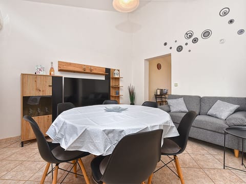 Apartment 1858