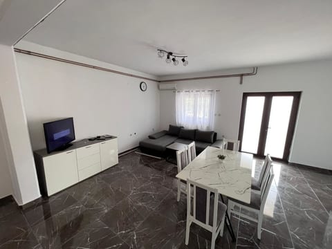 Apartment 625