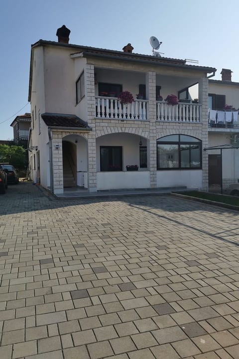 Apartment 625