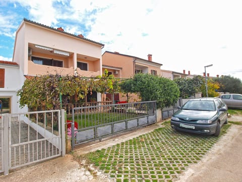 Apartment 1499