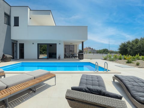 Villa Mayla