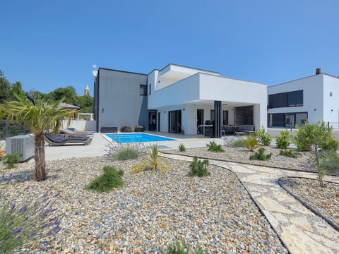 Villa Mayla