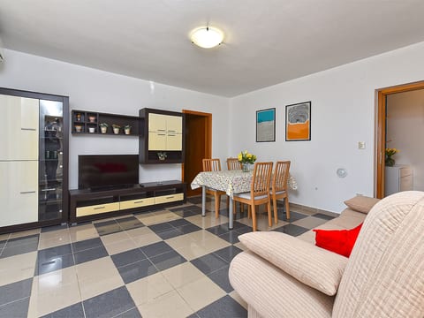 Apartment 2372
