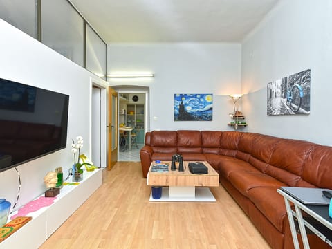 Apartment 2396