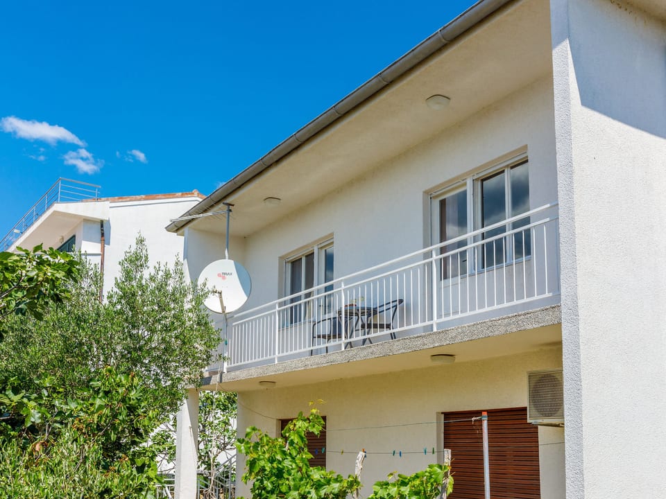 AZUR NOVI VINODOLSKI / HR-08644-01 - Novi Vinodolski