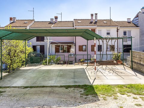 Apartment 604
