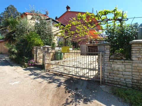 Apartment 1619