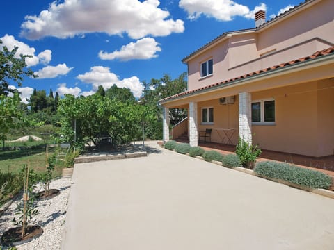 Apartment 1573