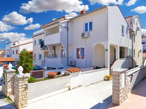 Apartment 1569