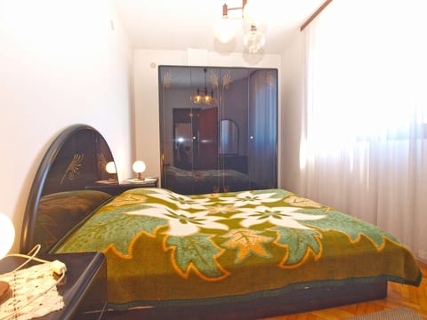 Apartment 1586