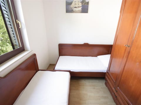 COR 2 / HR-02342-02
