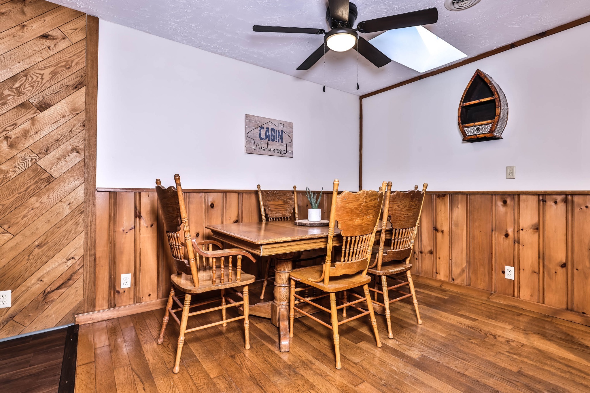 Dining room table seats 6. - Family & Dog Friendly Private Year Round Lakefront - Arbor Vitae