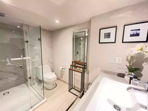 BEACHFRONT Resort Style Studio *BRAND NEW*