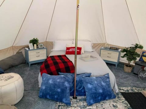 Peaceful Peaks Glamping 19ft Tent