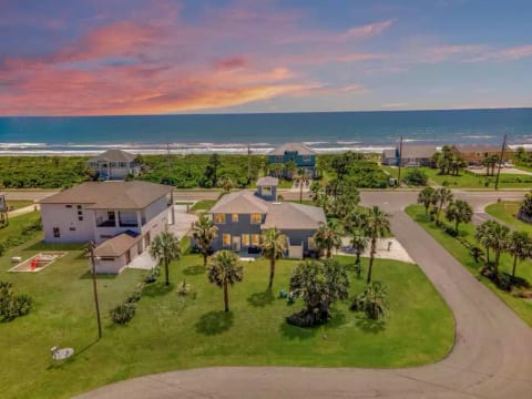 Luxury Ocean Blue beach house- 3 bed room