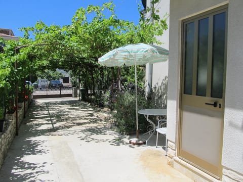 Vintage Apartment A2 Pergola / HR-11059-01