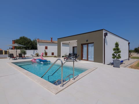 House Bronzin