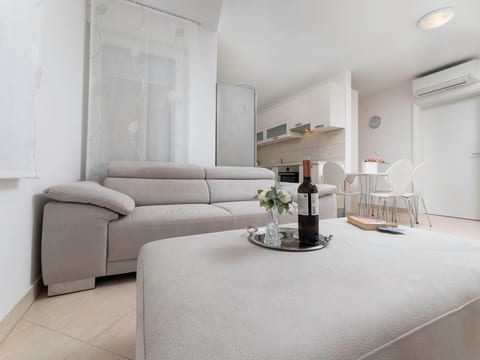 Apartment Seafront Maris - 1