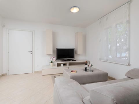 Apartment Seafront Maris - 1