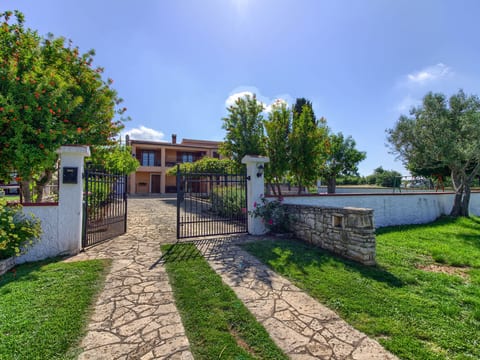 Villa SANI