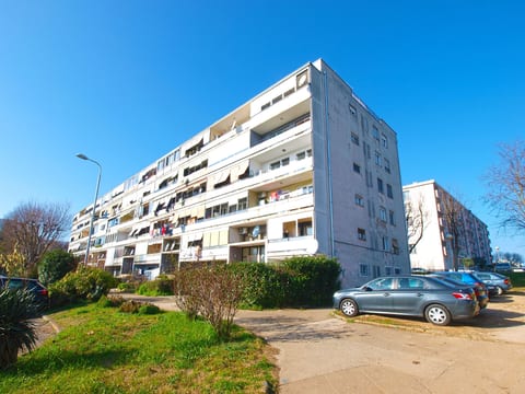 Apartment 1995