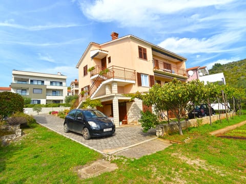 Apartment 757