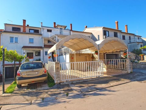 Apartment 1352