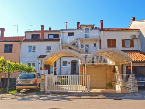 Apartment 1352