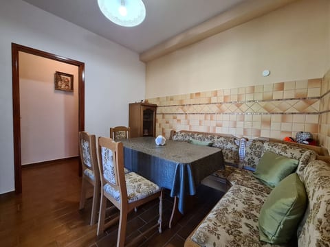 Apartment 826