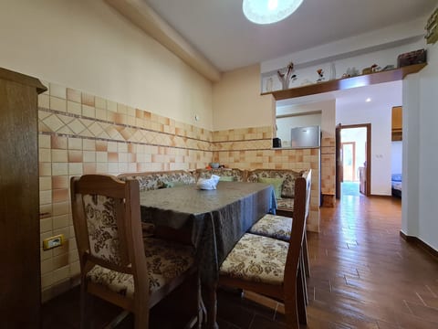 Apartment 826
