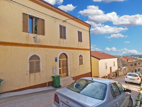 Apartment 271