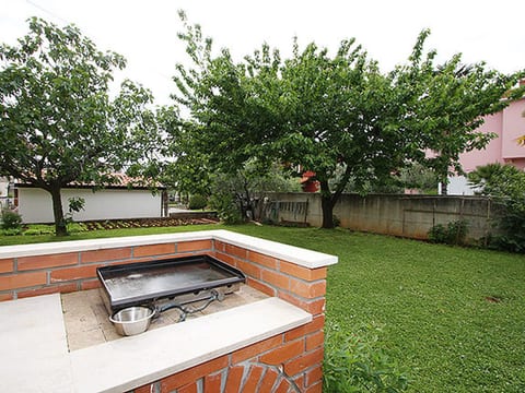 Apartment 823
