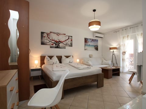 Blue Adria Suite 2 / HR-11068-03