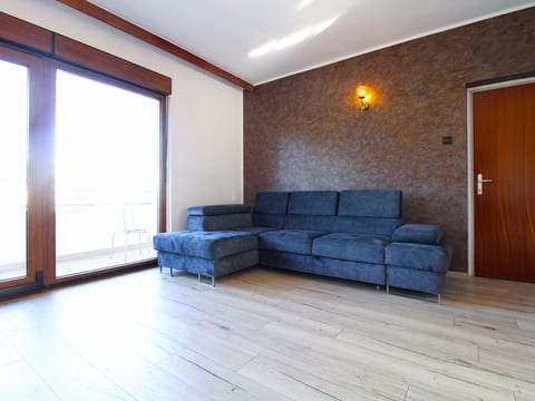 Apartment 826