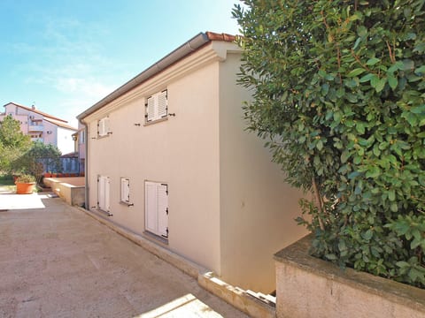 House 1572