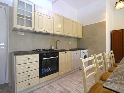 Apartment 826
