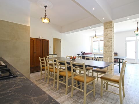 Apartment 826