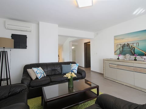Apartment 2211