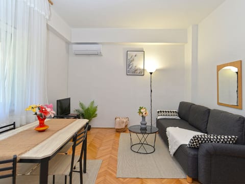 Apartment 1779