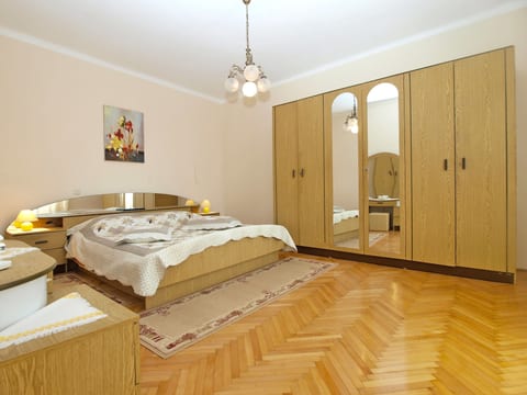 Apartment 1622